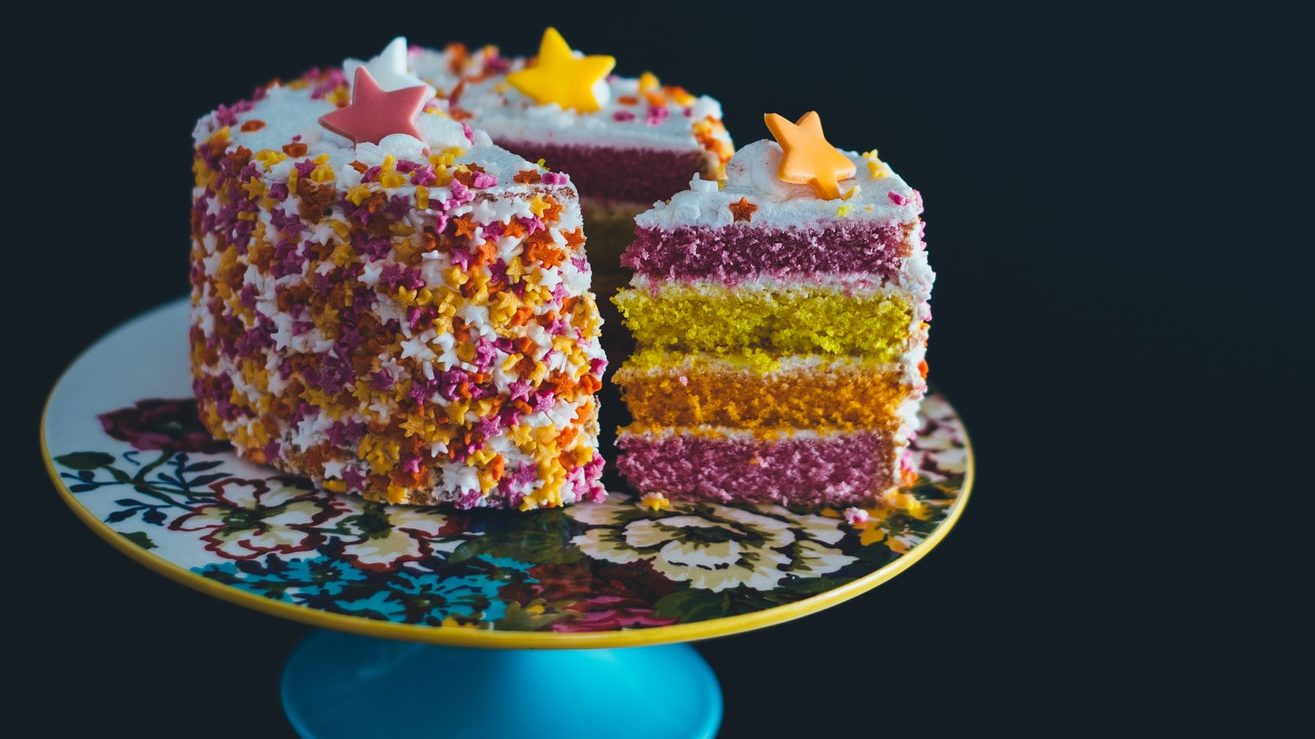 sliced cake top with star raisins on cake stand