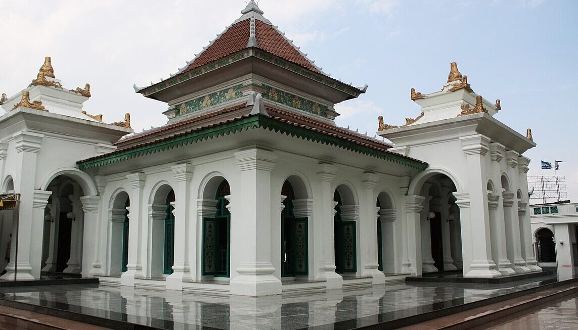 Hundreds protest proposed Christian church